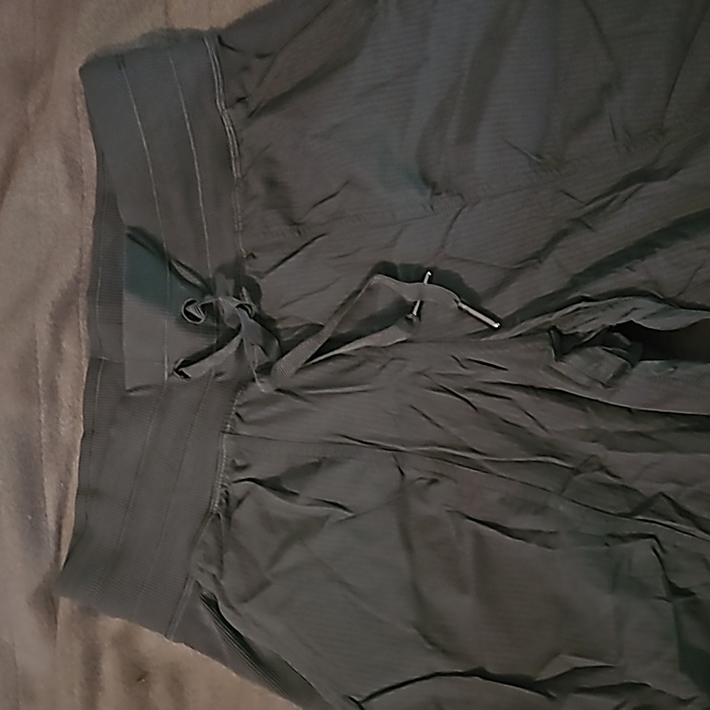 lululemon pants with elastic at the leg. Size 0 - Picture 3 of 4